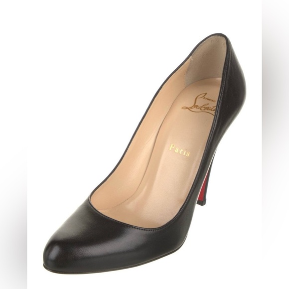 CHRISTIAN LOUBOUTIN
Black Patent Leather Pump ๐ ๐ฅ
NWT | EU 38.5 - Picture 12 of 15